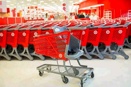 家庭主妇爆改购物车,百万人因此受益,沃尔玛总裁为他点赞,感动全美!