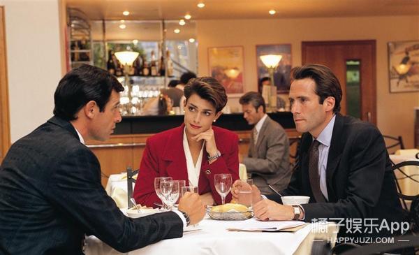 香水怎么用才能使香味持久,香水怎么用在房间里