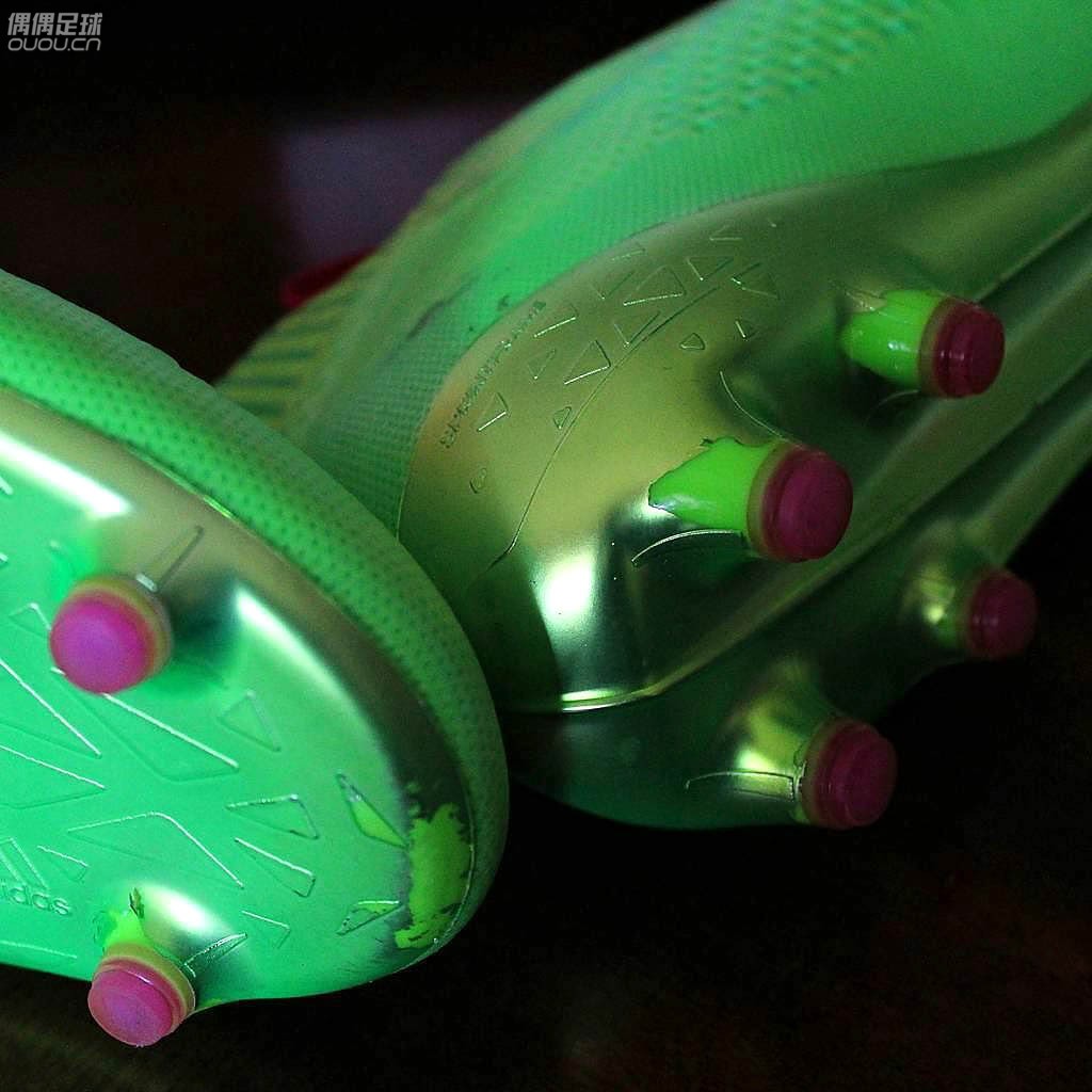 adidas里面脱皮,adidas鞋子脱皮了怎么修补