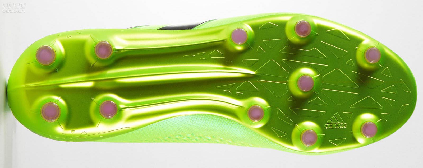 adidas里面脱皮,adidas鞋子脱皮了怎么修补