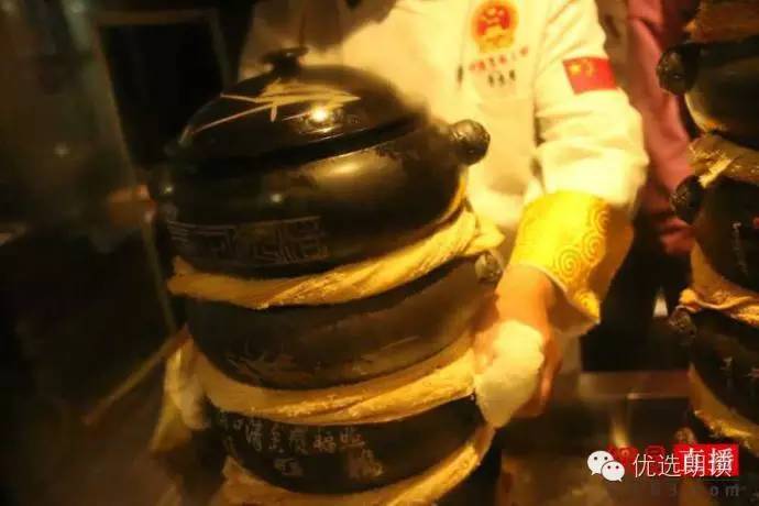 舌尖上的云南第二期:毛主席都夸赞的汽锅鸡是这样做出来的