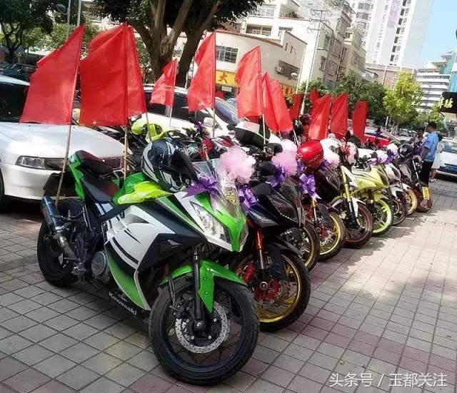 茂名信宜昨天举办了一场浪漫潮流的摩托机车婚礼