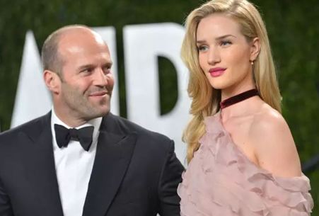 她们相差23岁,他们相差16岁