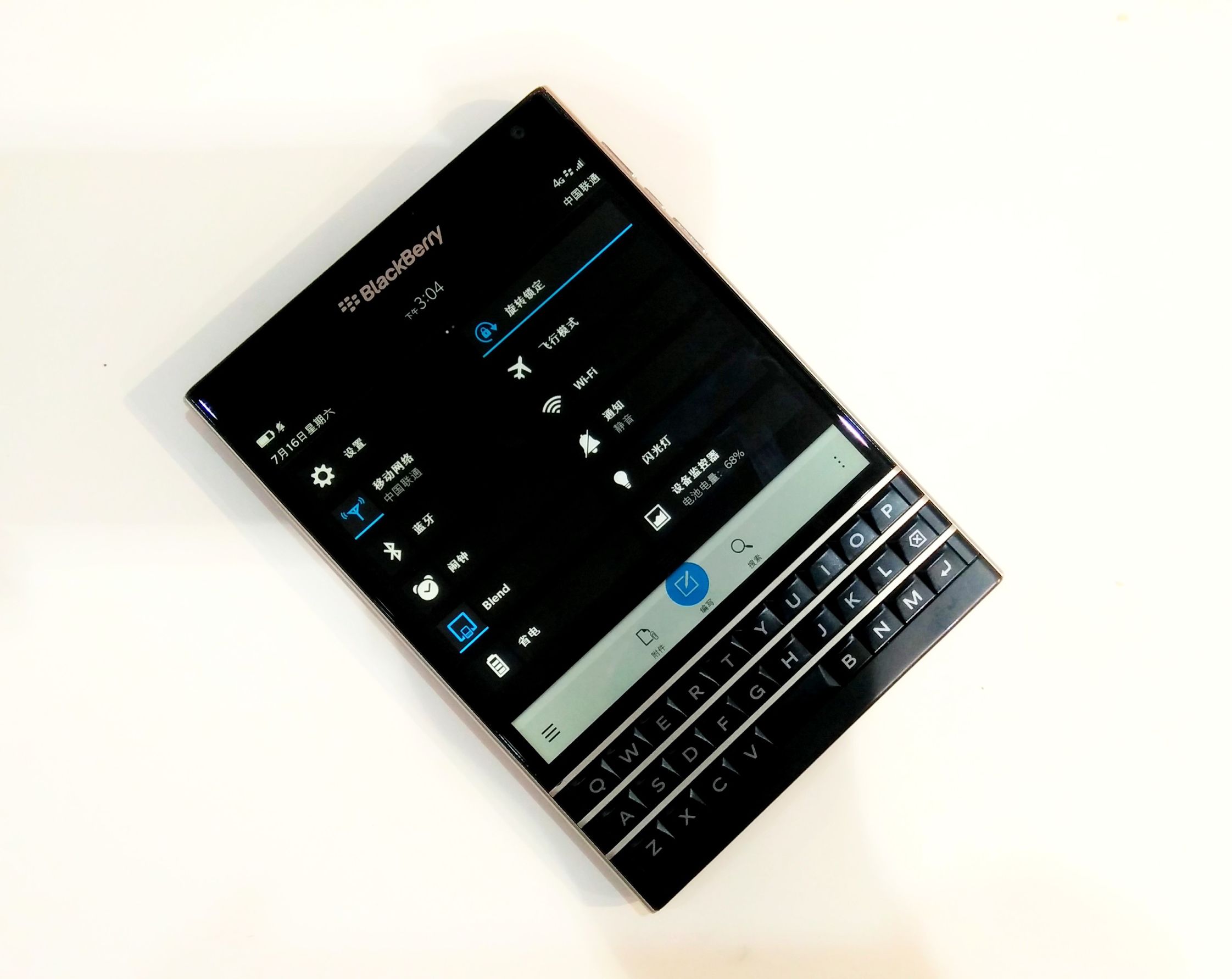 黑莓passport外观改造,黑莓passport两代对比