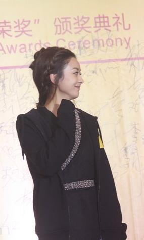 明明可以靠脸吃饭而你却靠嘴捂脸,明明可以靠脸吃饭却不能靠脸