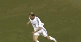 gif搞笑进球,gif足球过人