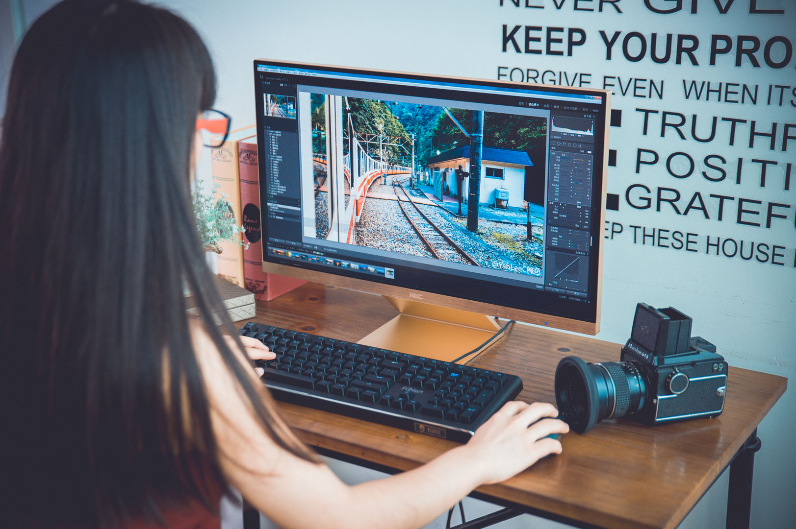 美女摄影师真情告白，显示器的选择是如此重要