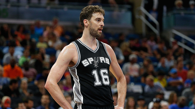 老流氓又悄悄四连胜！本季马刺三大问题阿德仍不幸福？