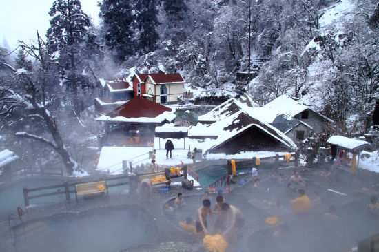 秋冬最暖最放松的就是泡温泉啦，推荐六个四川泡汤绝佳去处