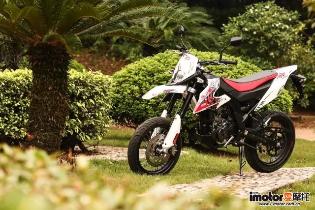 阿普利亚apriliagpr150测评,脱颖而出的车