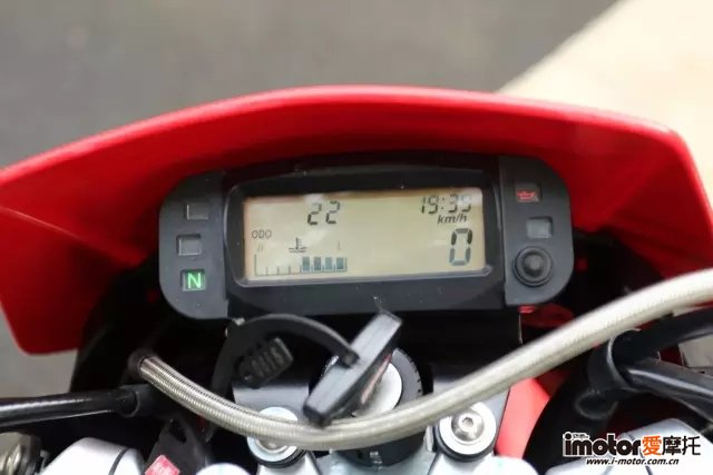 阿普利亚apriliagpr150测评,脱颖而出的车