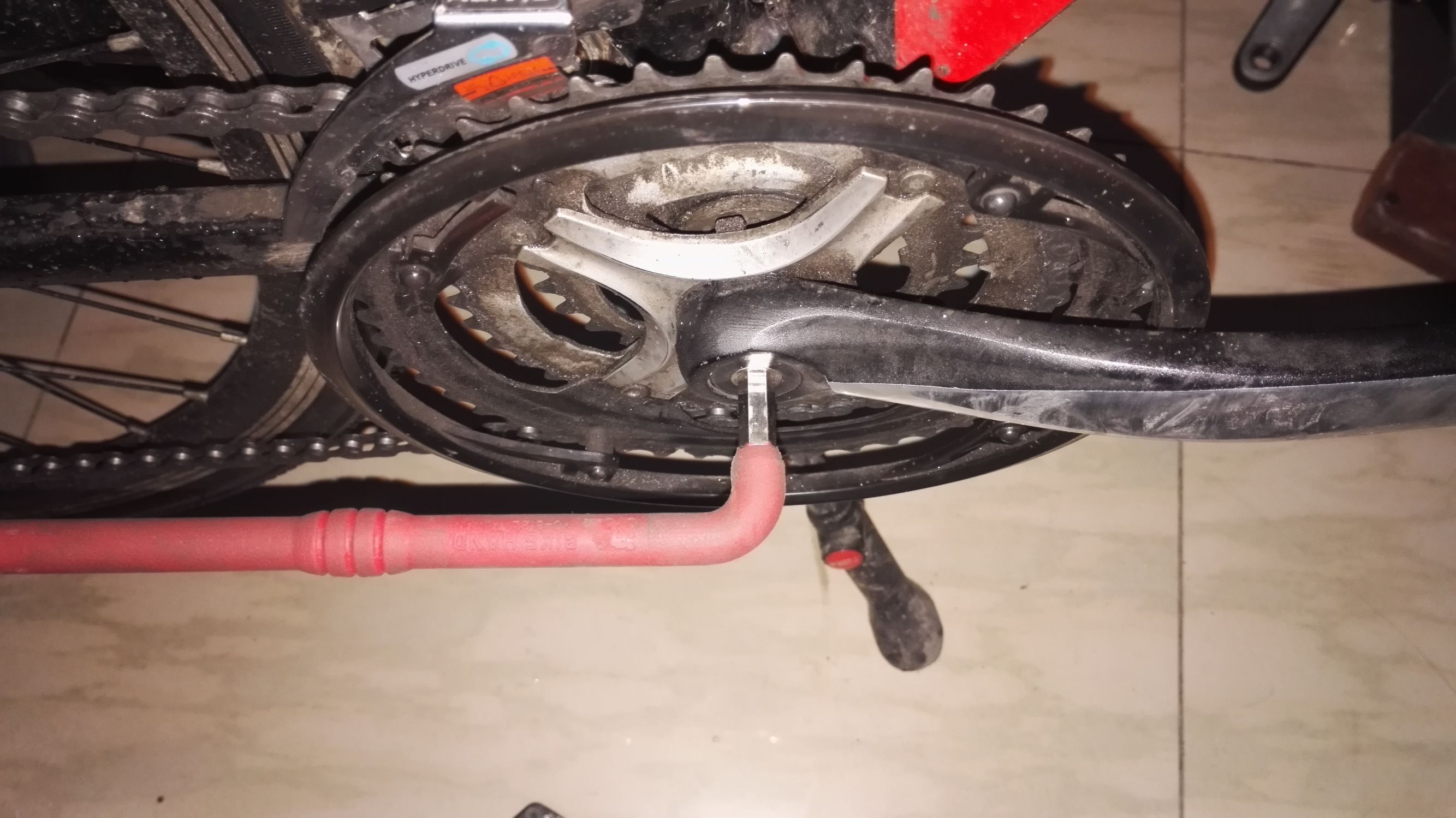 自行车脚踏轴拆卸,自行车脚踏牙盘拆解