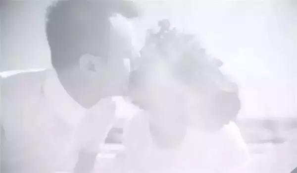 再见吧影楼风！豆瓣女神扛着相机在济州岛自拍清新婚纱照丨梦婚礼