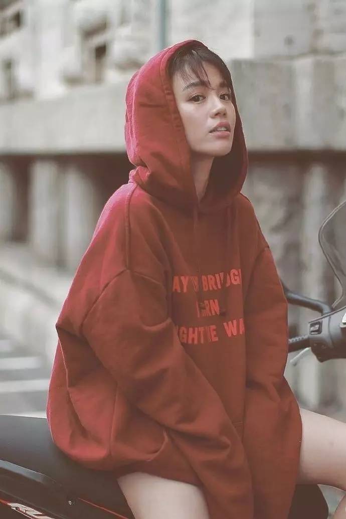 vetements卫衣为什么这么受欢迎,vetements破领卫衣怎么穿