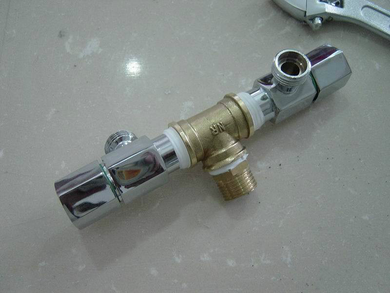 马桶怎样安装防止臭味反出,卫生间马桶反味严重简单解决方法