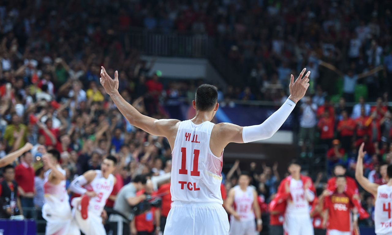 易建联在nba时的精彩表现,易建联nba生涯巅峰时刻比赛过程