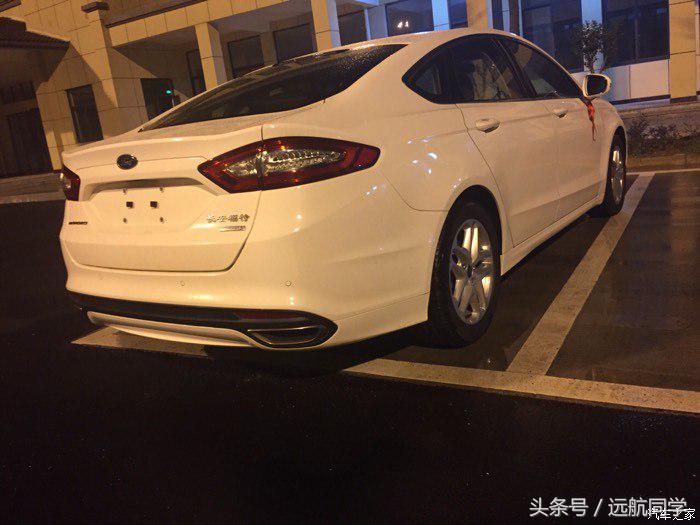 90后大学毕业生艰苦创业,喜提蒙迪欧1.5T时尚型