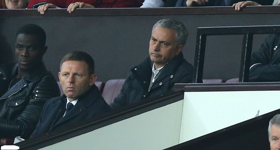 曼联近40脚射门徒奈何，穆帅被罚上看台