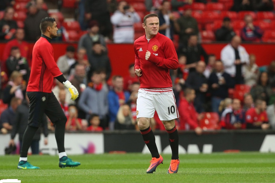 曼联近40脚射门徒奈何，穆帅被罚上看台