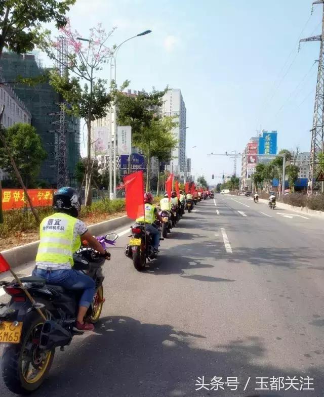茂名信宜昨天举办了一场浪漫潮流的摩托机车婚礼