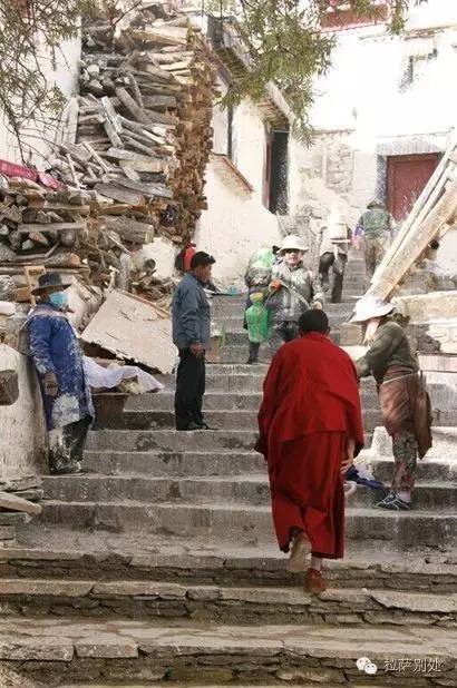 布达拉宫粉墙时间,布达拉宫一年一度的刷墙日