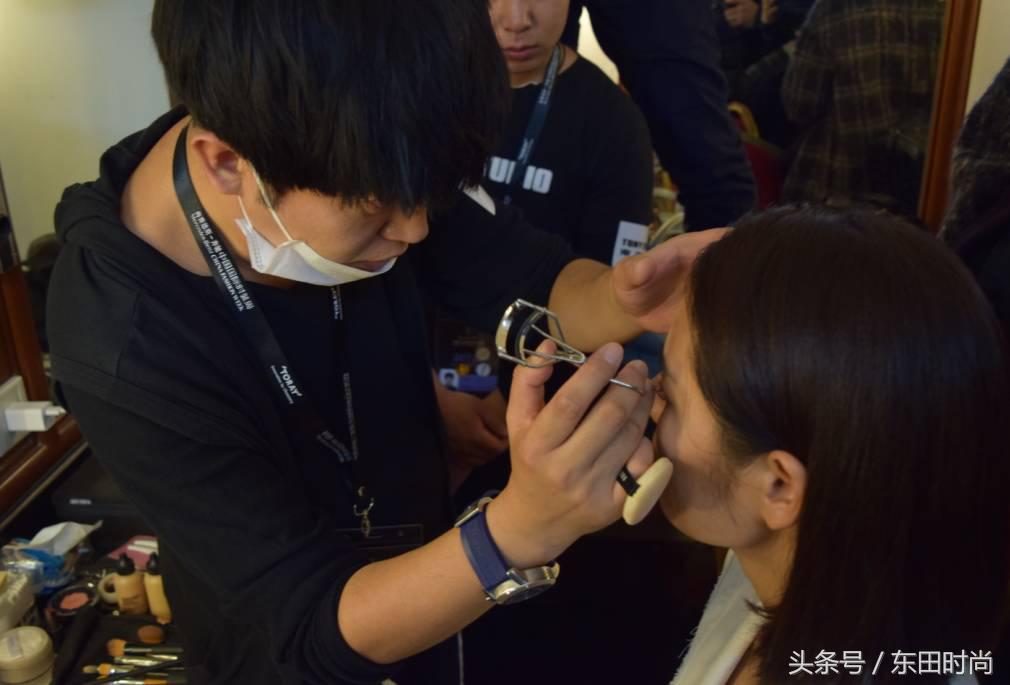 彝绣之美呼之欲出！东田造型助力马艳丽高级定制时装发布会