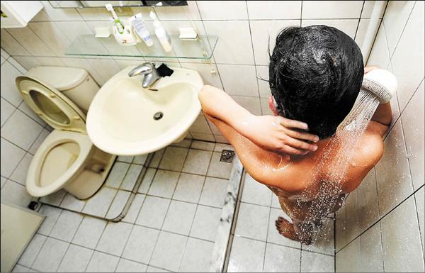 洗澡尿尿有好处吗,用尿液洗澡有啥好处