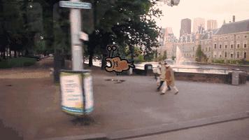 一个无聊的吃人游戏,却拯救了无数低头族