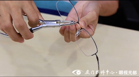 镜架调整最好的方法,如何调整很硬的镜架