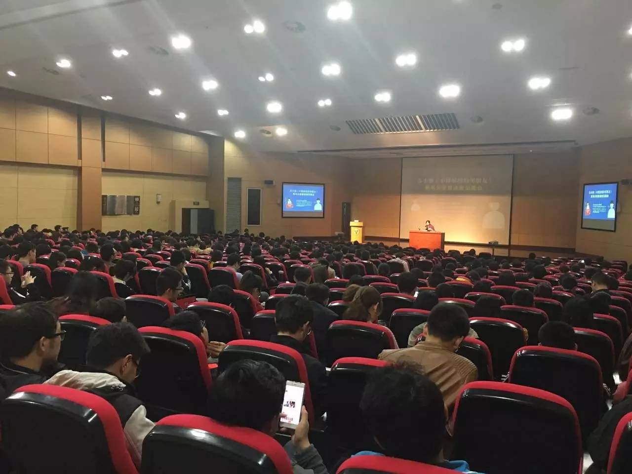 苏小懒东南大学分享会:青春欠你一个肖奈,你欠爱情一场讲座