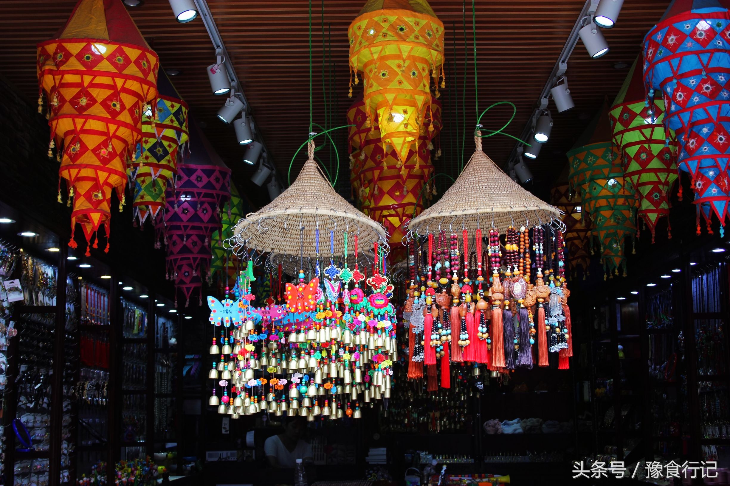 洛阳本地人必去的地方,洛阳丽景门和十字老街