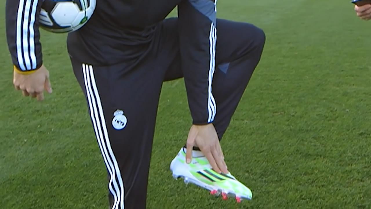 电梯球怎么样踢才是正确的踢法,电梯球如何踢得更高