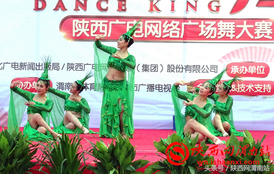 三秦舞王大赛完整版,陕西咸阳广场舞海选大赛