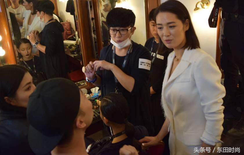 彝绣之美呼之欲出！东田造型助力马艳丽高级定制时装发布会