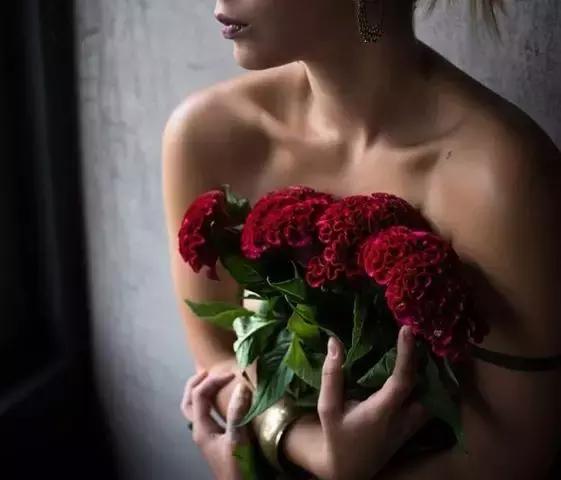 有那么一瞬间想放弃做一个普通人,有那么一瞬间想将就着过完此生