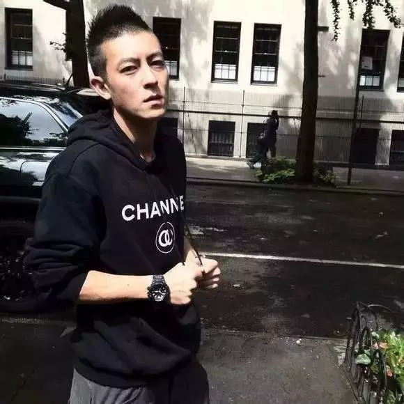 杨幂穿假货,杨幂马思纯机场同款