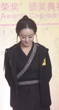 明明可以靠脸吃饭而你却靠嘴捂脸,明明可以靠脸吃饭却不能靠脸