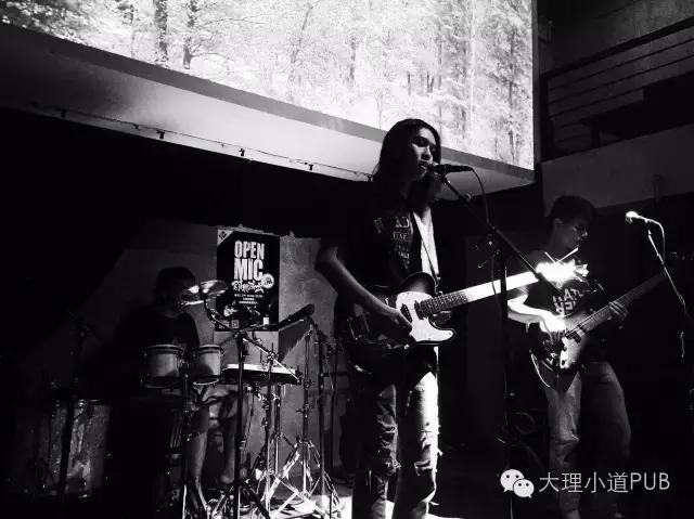 搜店|小道PUB大理谋生,小道谋爱,与好音乐不期而遇