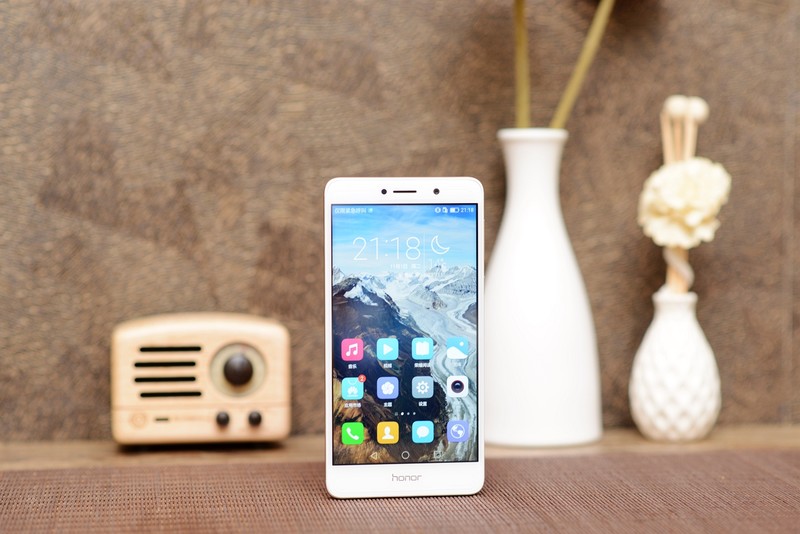 1599元荣耀畅玩40plus,699元的荣耀畅玩8c