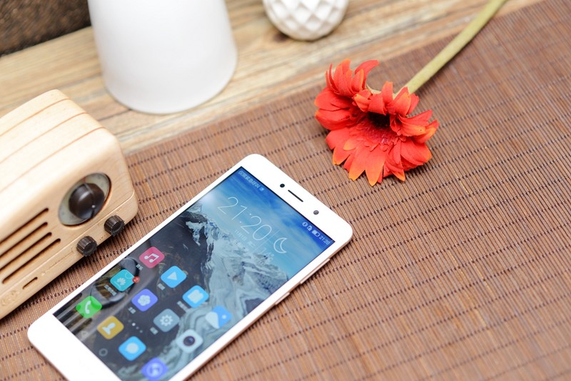 1599元荣耀畅玩40plus,699元的荣耀畅玩8c