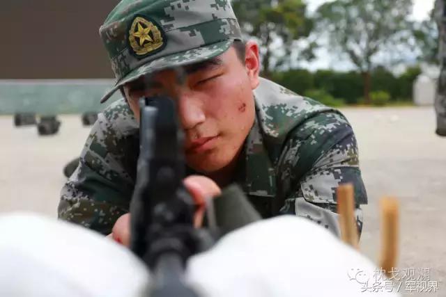 熬过新兵连才算真正的兵,新兵连的滋味