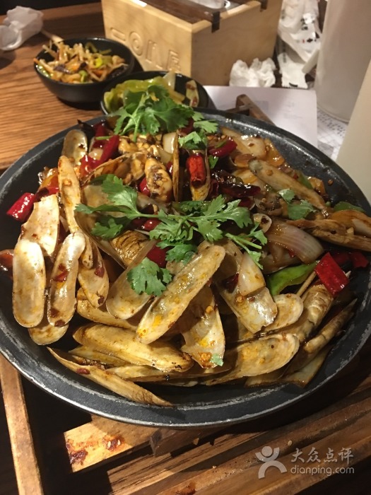 北京地铁站附近美食火锅,北京地铁站口的美食一条街