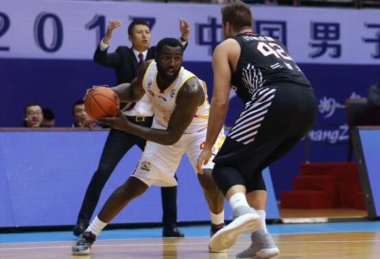 辽篮夺冠郭艾伦直播杨鸣,辽篮总决赛主场送球衣