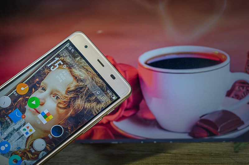 微信QQ能八开，刷脸手机小辣椒S33才安全