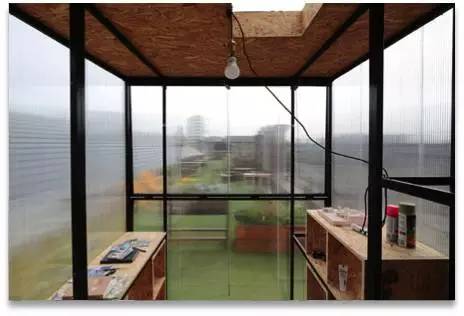 他们在老厂房玩这个，刺激得飞起来