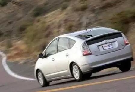 紧急刹车如何避免事故,刹车小技巧