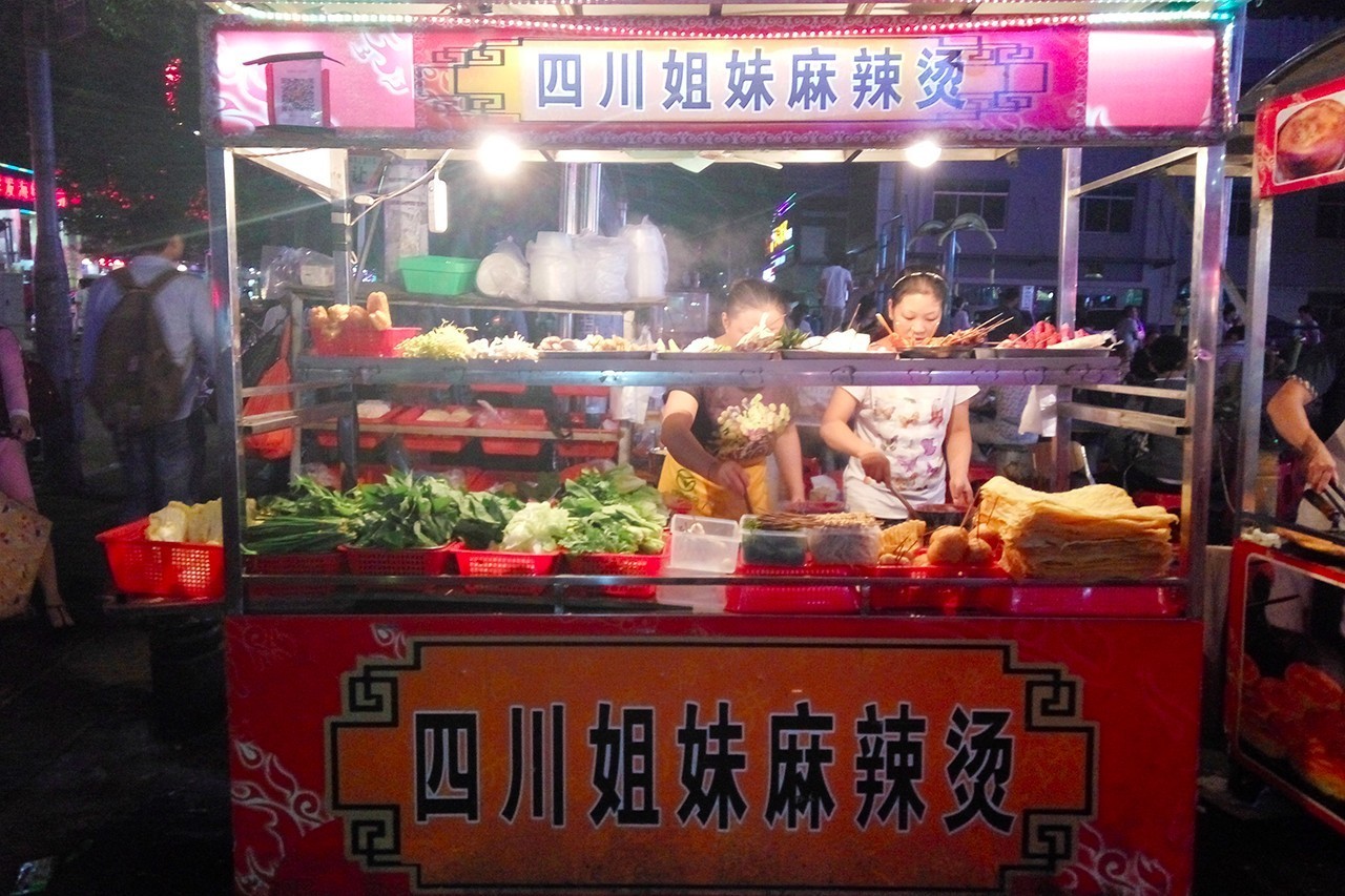 我吃遍10步可见的麻辣烫，做出了这篇测评