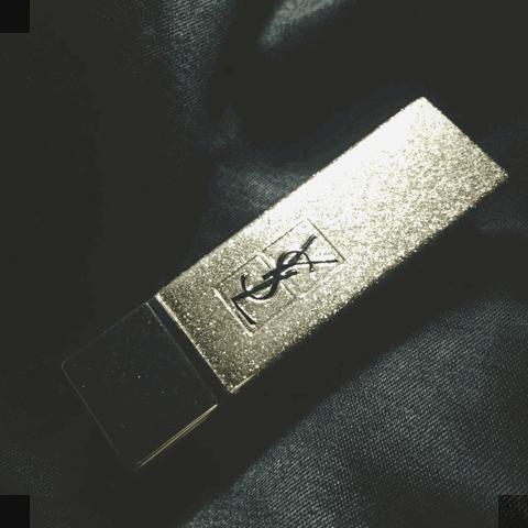 你和YSL星辰的差距，不只是差一个男朋友！｜机场免税店指南