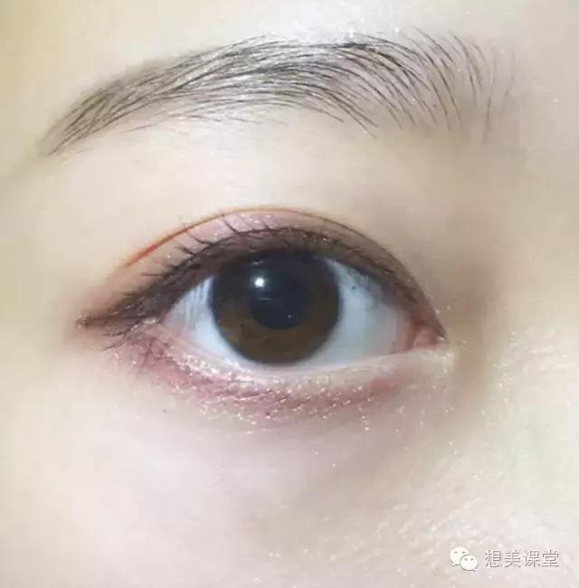 眼影用红色和复古红怎么画出眼影,想要温柔的眼妆选什么色系的眼影
