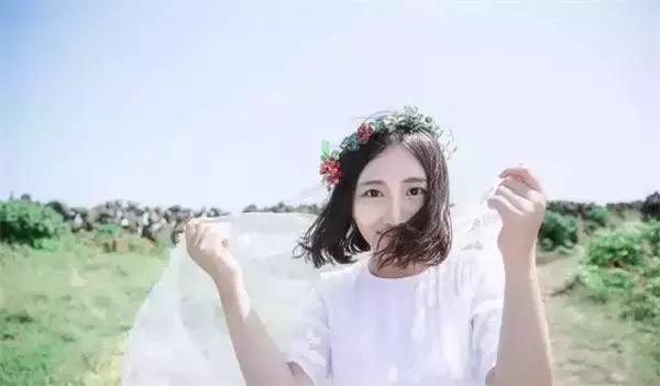 再见吧影楼风！豆瓣女神扛着相机在济州岛自拍清新婚纱照丨梦婚礼